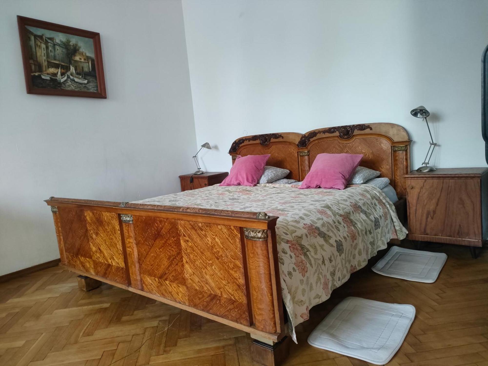 Deluxe One-Bedroom Apartment Garden View